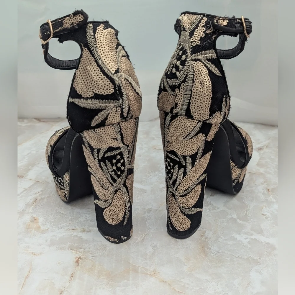Steve Madden Woman's Black and Gold Hight Heels Shoes Size 7.5 M
